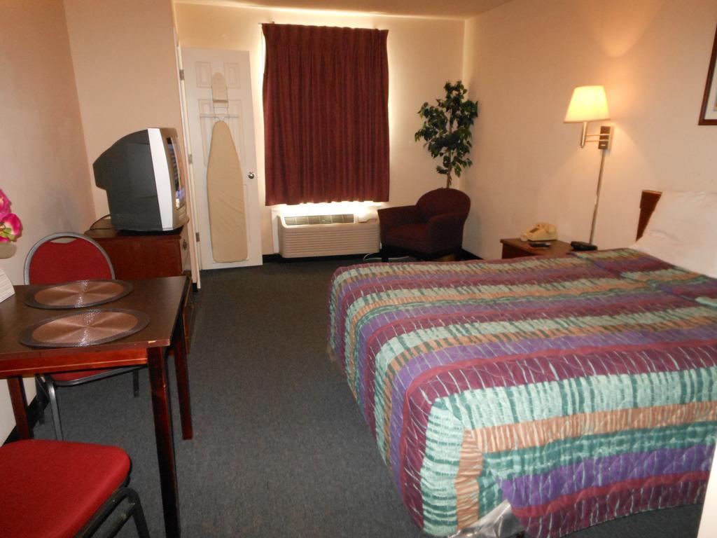 Intown Suites Extended Stay Select Hampton Va Exterior foto