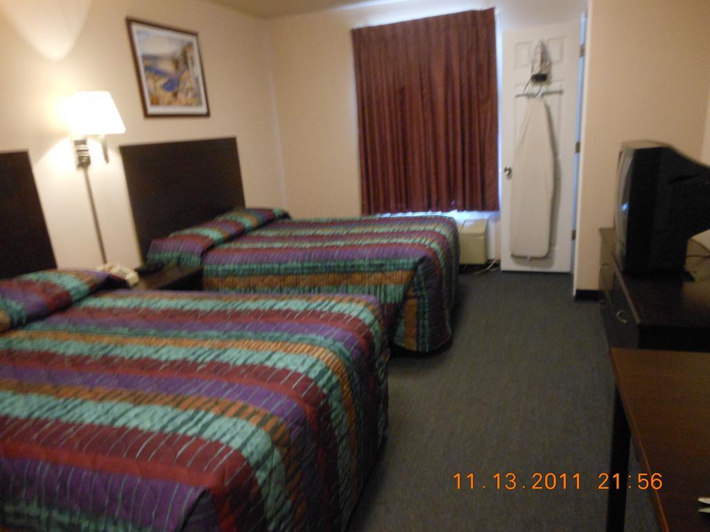 Intown Suites Extended Stay Select Hampton Va Exterior foto
