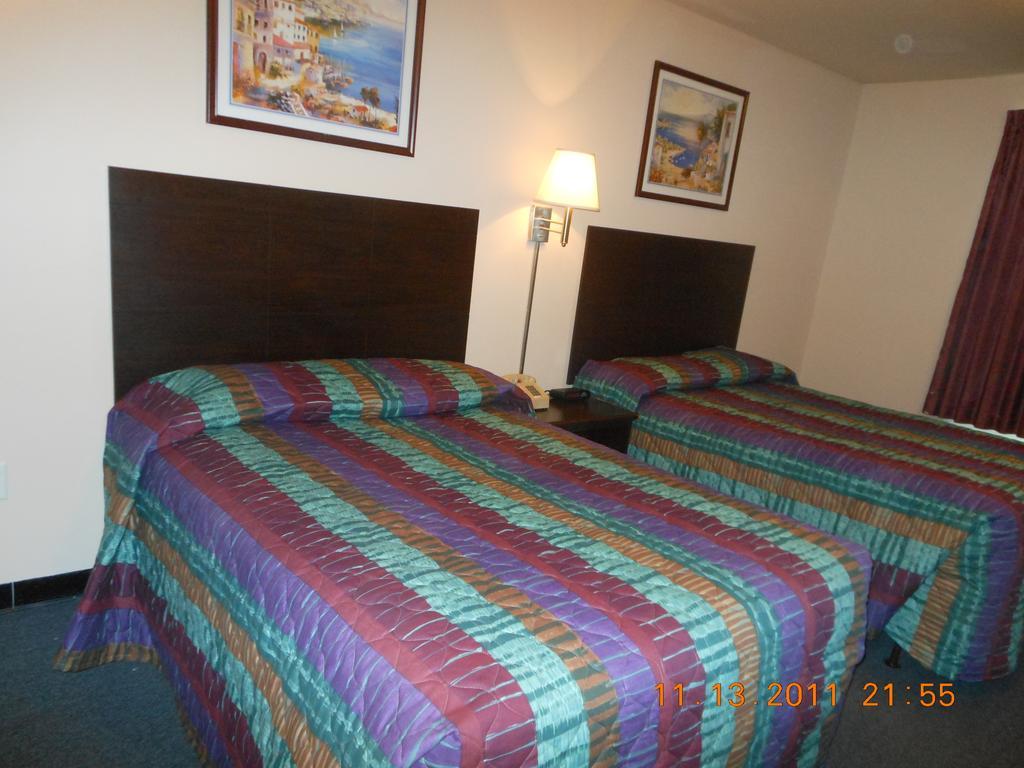 Intown Suites Extended Stay Select Hampton Va Exterior foto