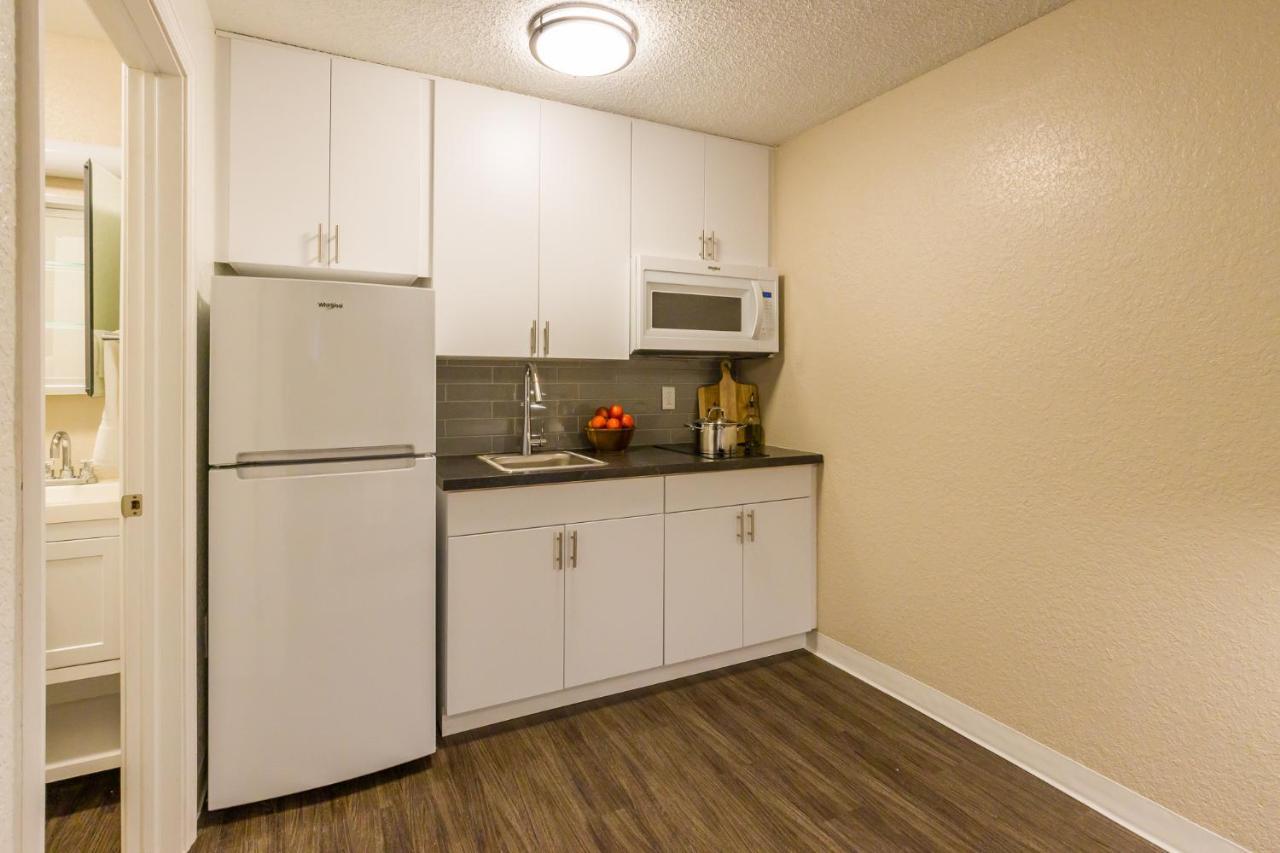 Intown Suites Extended Stay Select Hampton Va Exterior foto